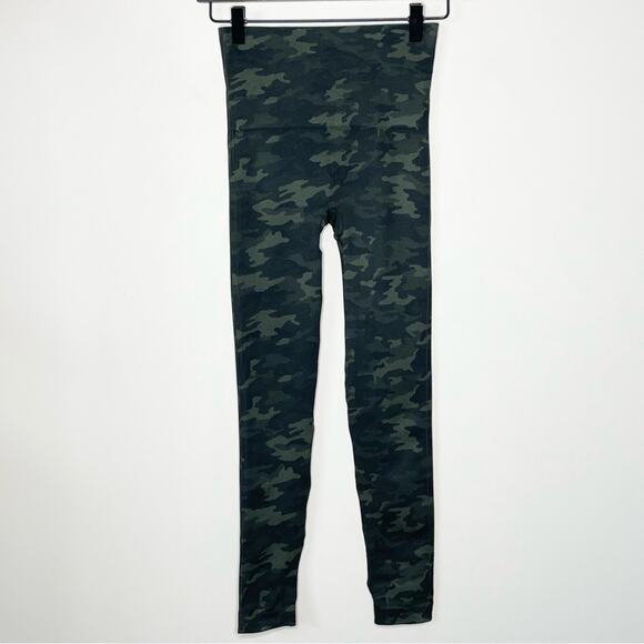 SPANX Look At Me Now Seamless Legging in Green Camo size small - Picture 4 of 5